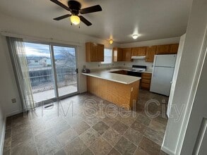 Building Photo - 498-498 W Bellflower Dr