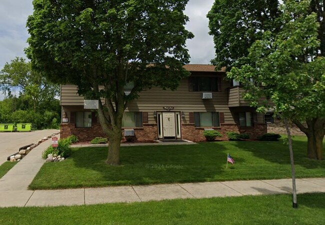 Foto del edificio - 131 Maple Ave S