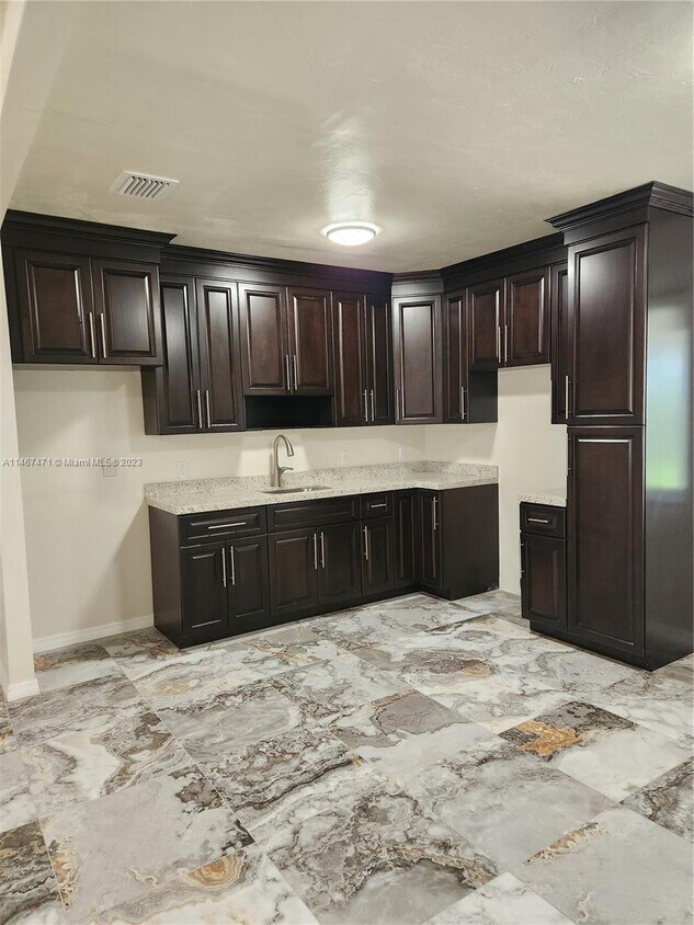 Foto principal - 1050 NW 85th St