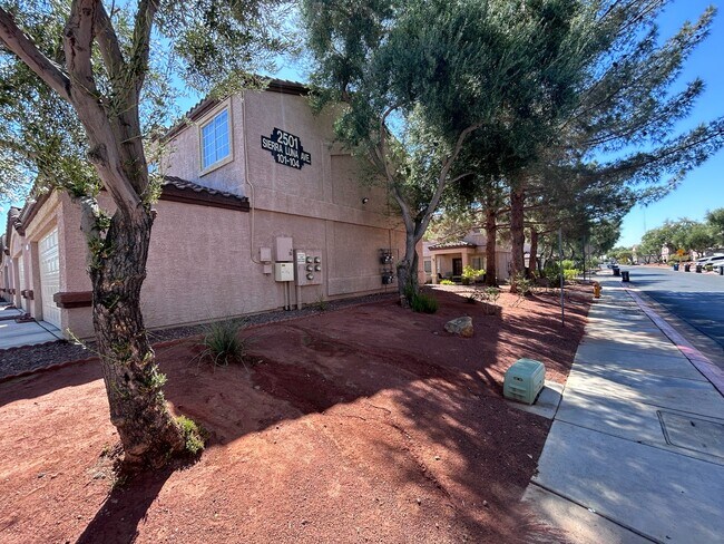 Foto del edificio - 2501 Sierra Luna Ave