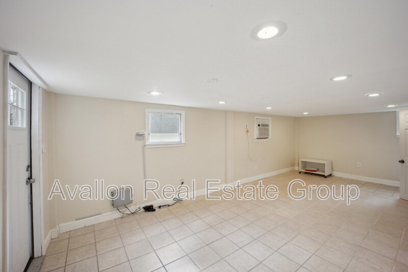 Foto del edificio - 740 River Rd