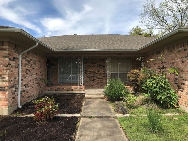 Building Photo - Richardson 2 Bedroom 2 Bathroom and 1 Car ...