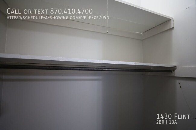 Building Photo - Recently renovated 2 bed / 1 bath house