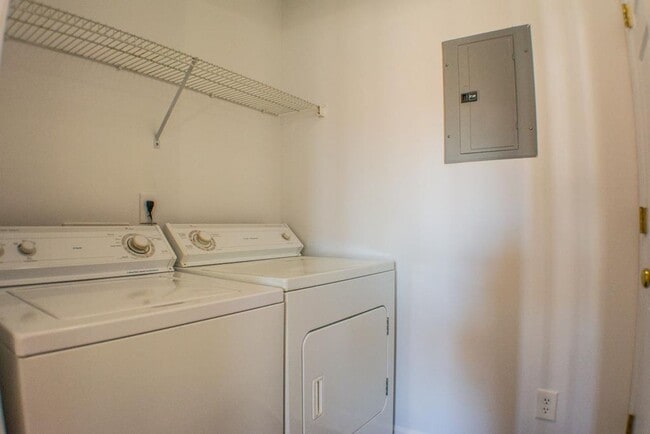 Building Photo - 334 Quietwood Dr