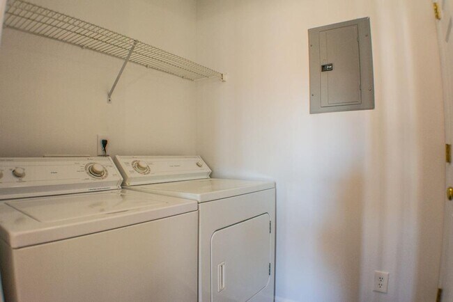 Foto del edificio - 334 Quietwood Dr