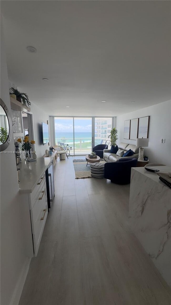Foto del edificio - 5161 Collins Ave
