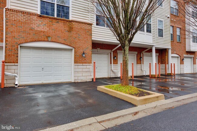 Building Photo - 5910 Great Star Dr