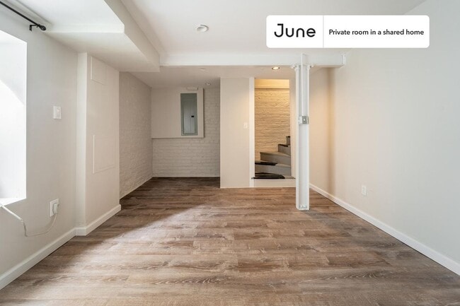 Building Photo - Room in Shared 2 bed/1 bath home