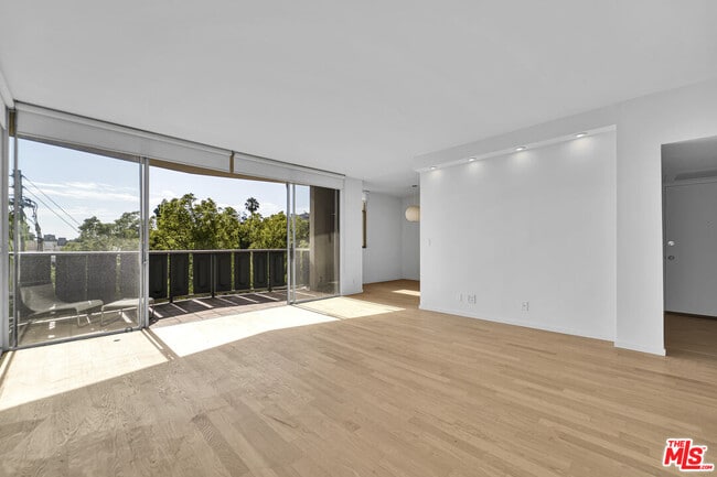 Foto del edificio - 4455 Los Feliz Blvd