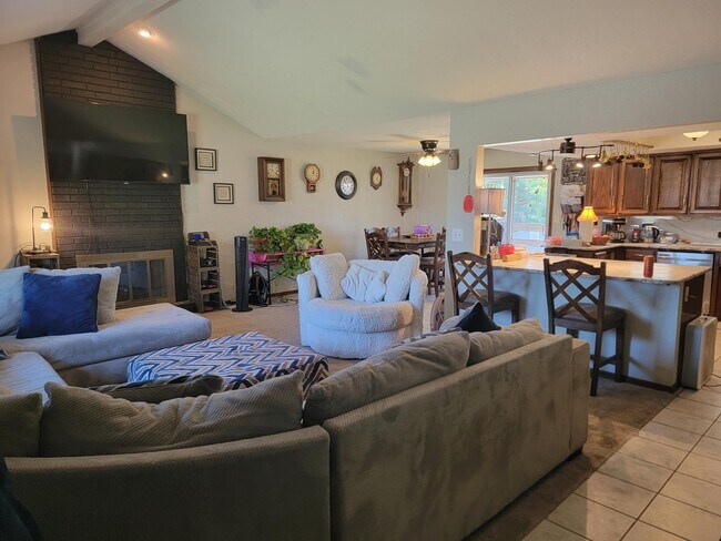 Foto del edificio - 717 Ridge Pl