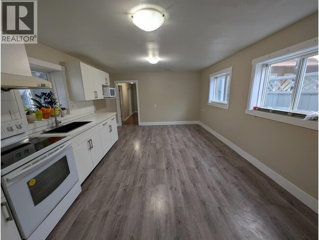 Photo du bâtiment - 1XXX E 64th Ave