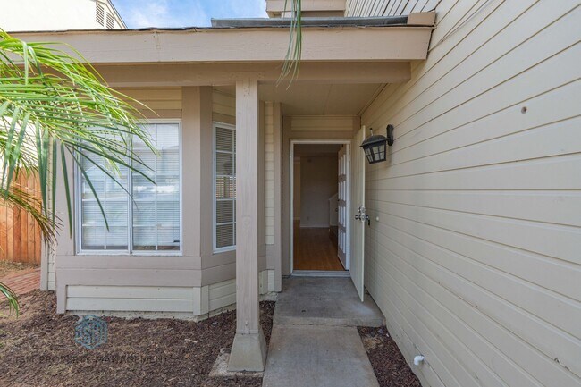 Foto del edificio - 4 Bed 3 Bath Single Family House with Large Backyard in Moreno Valley