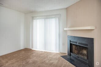 2BR, 1BA - 824SF - Country Club Apartments