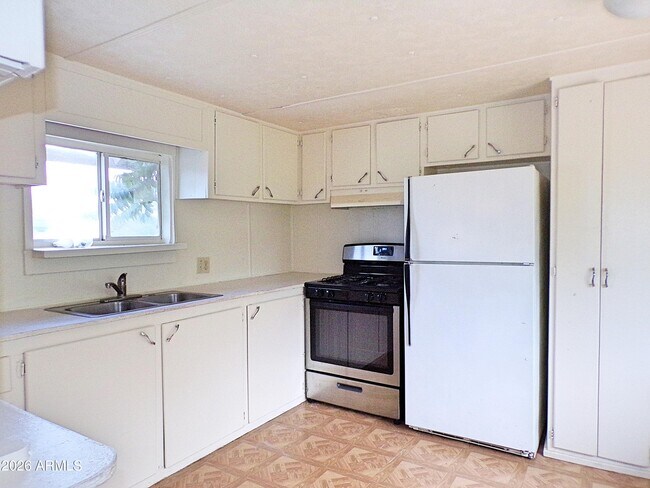 Foto del edificio - 5046 E Hereford Rd