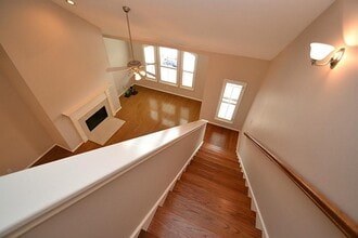 Building Photo - 722 Memorial Heights Dr