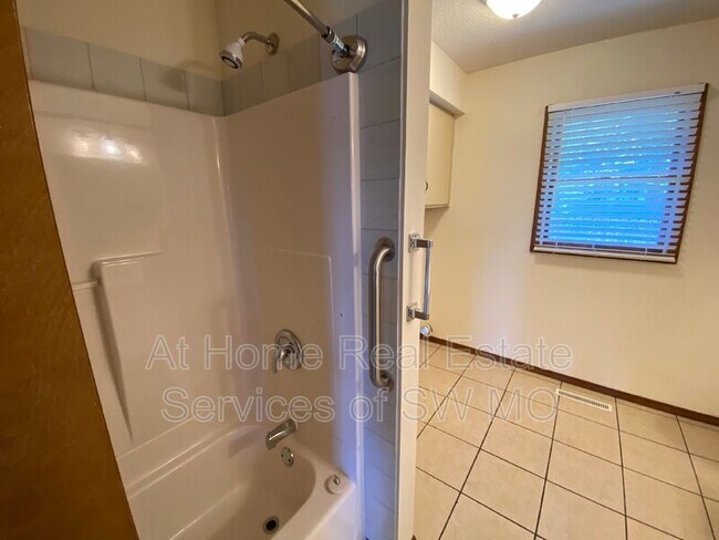 Building Photo - 3205 S Kimbrough Ave