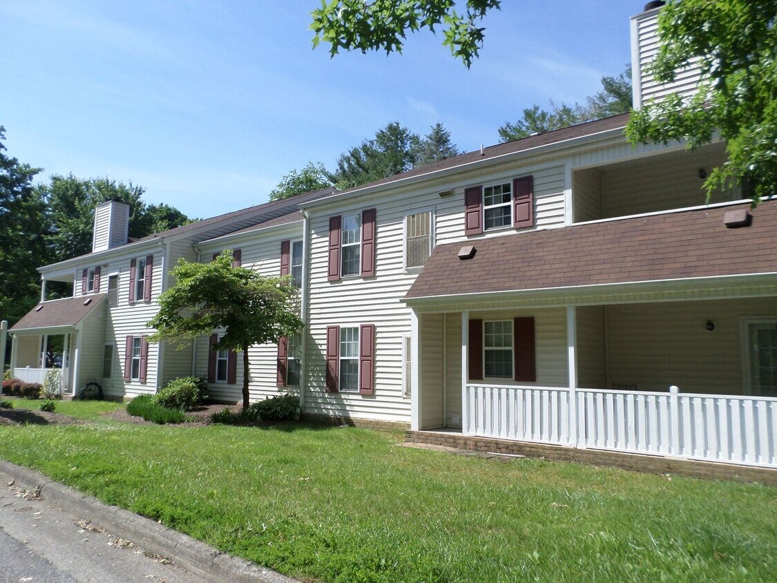 Building Photo - 2 Bedroom 2 Bath Condo 2 Car Garage