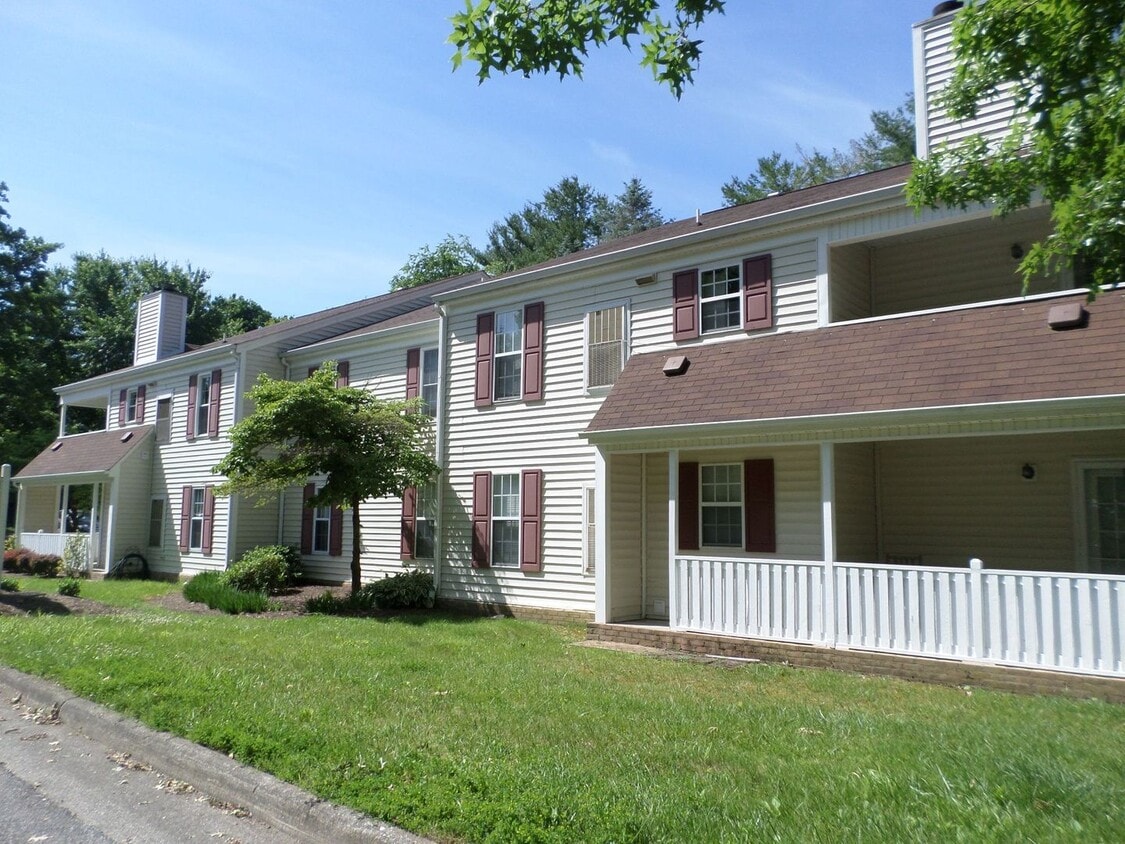 Building Photo - 203 Chowning Pl