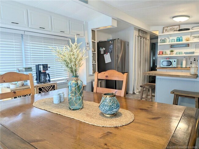 Foto del edificio - 438 Nettles Blvd