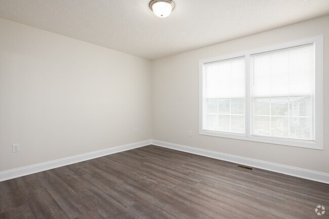 3 pisos - 1854 pies cuadrados - Tercer dormitorio - 375-395 Skylar Dr