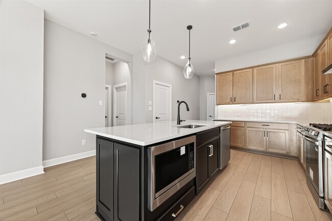 Foto del edificio - 11219 Peacock Flower St