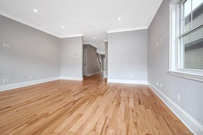 Foto del edificio - 113 Gainsborg Ave E