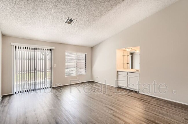 Building Photo - 171 Emden Dr