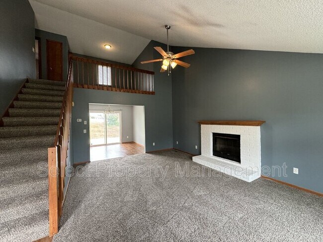 Building Photo - 627 Benderlock Way