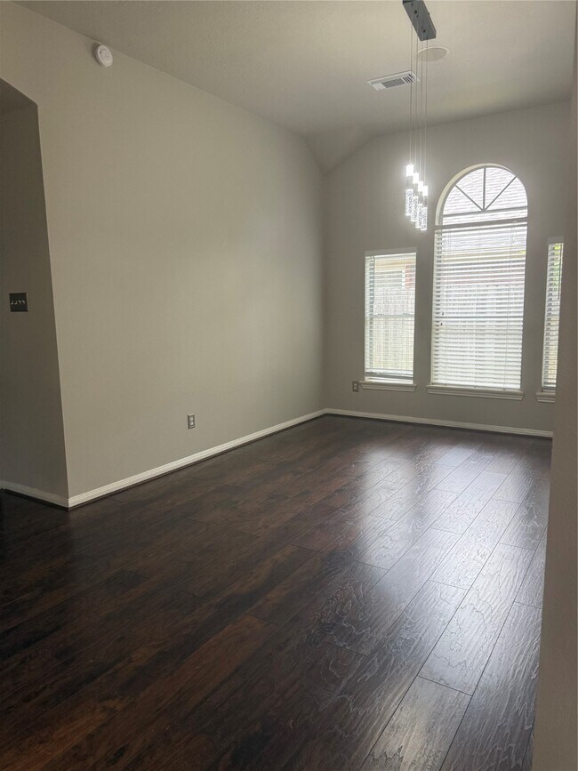 Foto del edificio - 18407 Maple Mill Dr