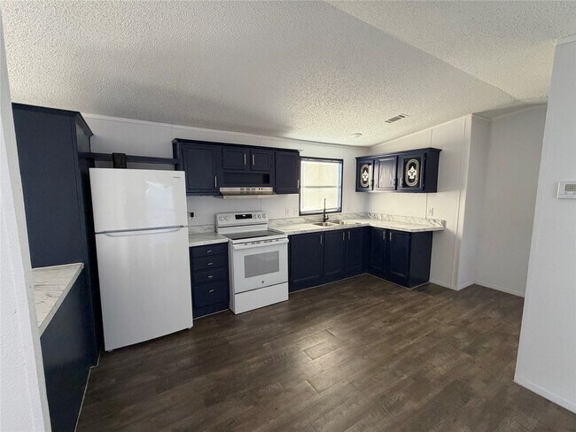 Building Photo - 31029 Sweetbriar Ln