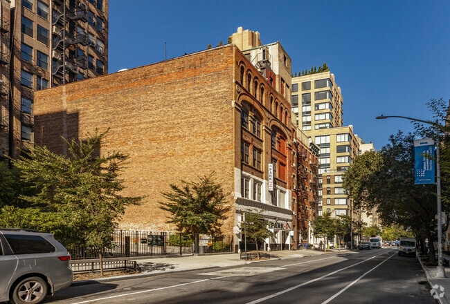 Building Photo - 156 W 20th St