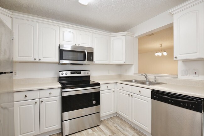 Foto del edificio - Spacious 3/2 Condo with a Cover Patio Area...
