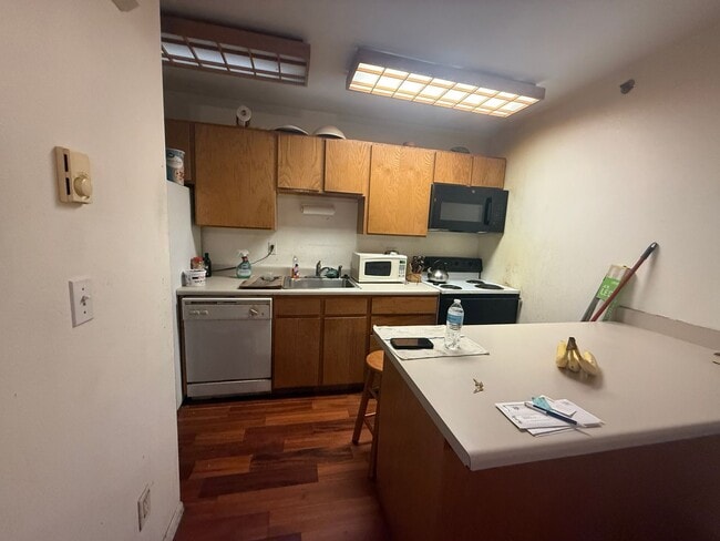 Building Photo - 1 Bedroom for Lease Walton Village Steambo...