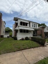 Building Photo - 1008 E 18th St