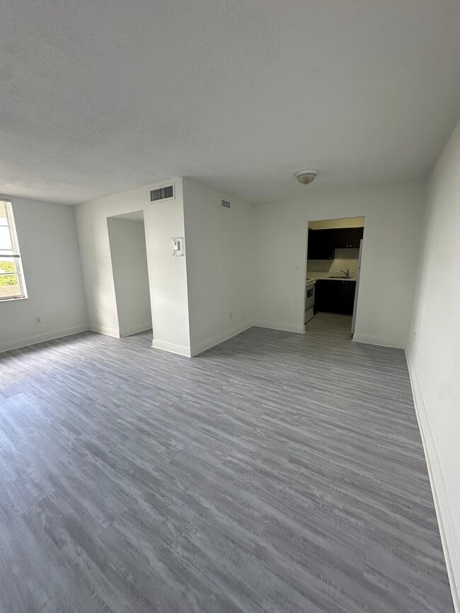 Photo - 1825 W 56th St Townhome