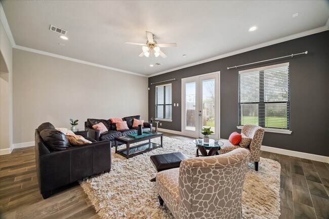 Foto del edificio - 1725 W 23rd St