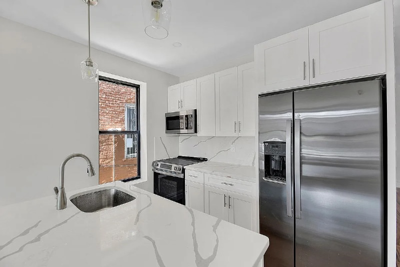 Photo - 694 Ashford St