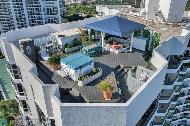 Building Photo - 3600 Mystic Pointe Dr