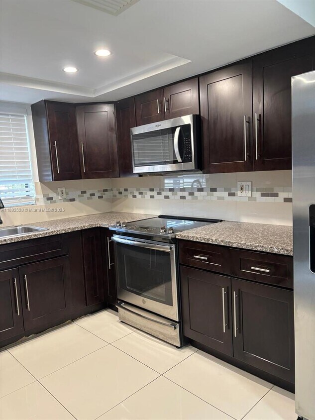 Foto principal - 10835 NW 7th St