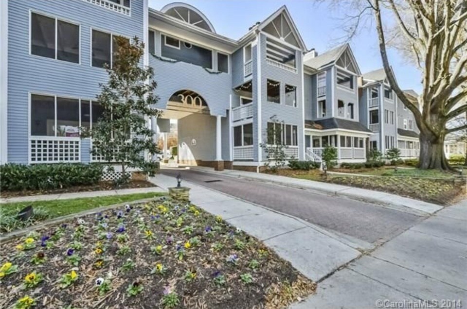 Primary Photo - 300 E Park Ave
