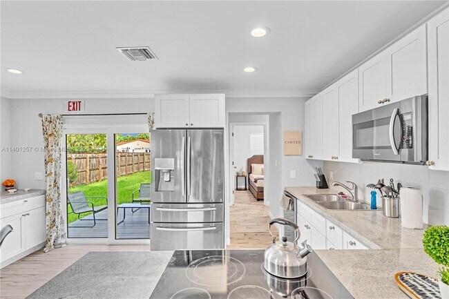 Building Photo - 1539 Moffett St