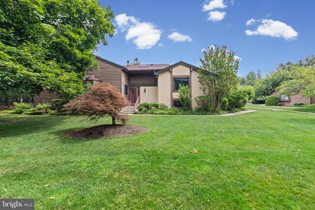 Building Photo - 130 Sayre Dr