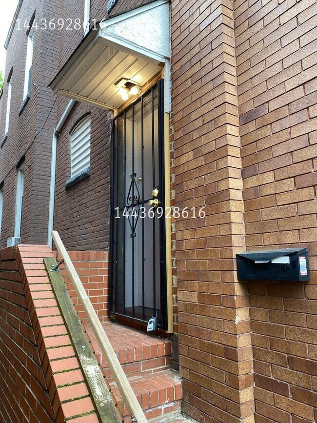 Building Photo - 1611 N Hilton St