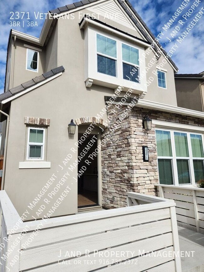 Foto del edificio - 3 Bed 2.5 bath in Crocker village