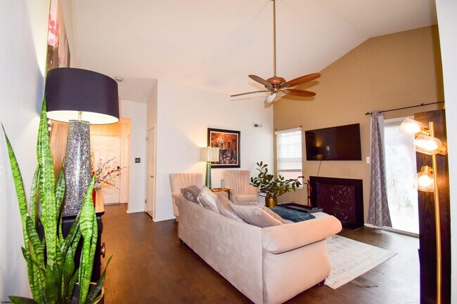 Foto del edificio - 712 Eagle Point Ct