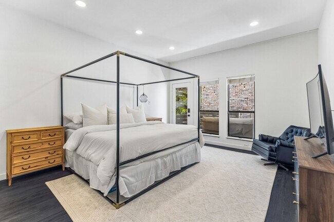 Dormitorio extra espacioso - 1404 Norwalk Ln