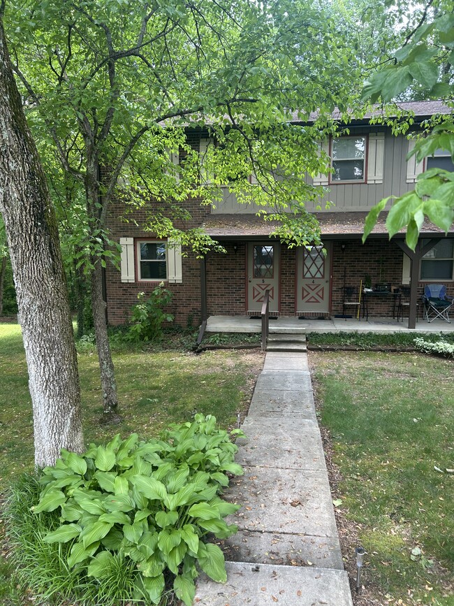 Building Photo - 2243 Shawnee Dr