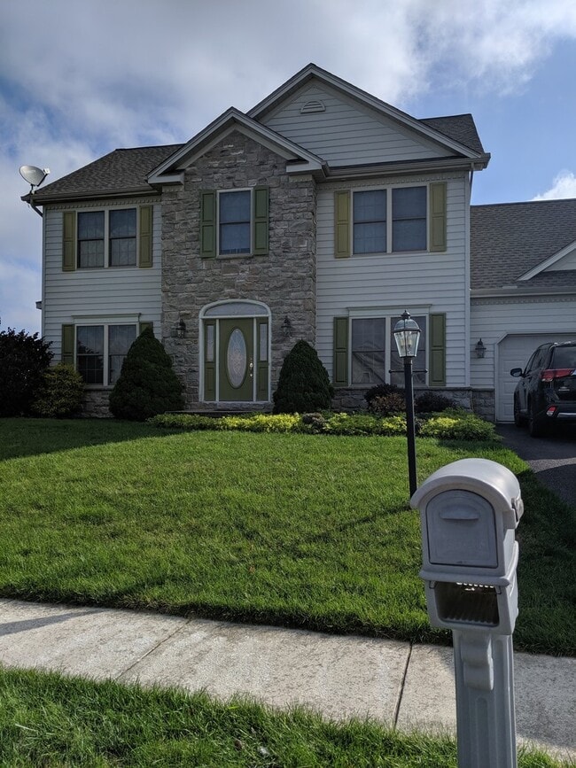 Building Photo - 2045 Nena Dr
