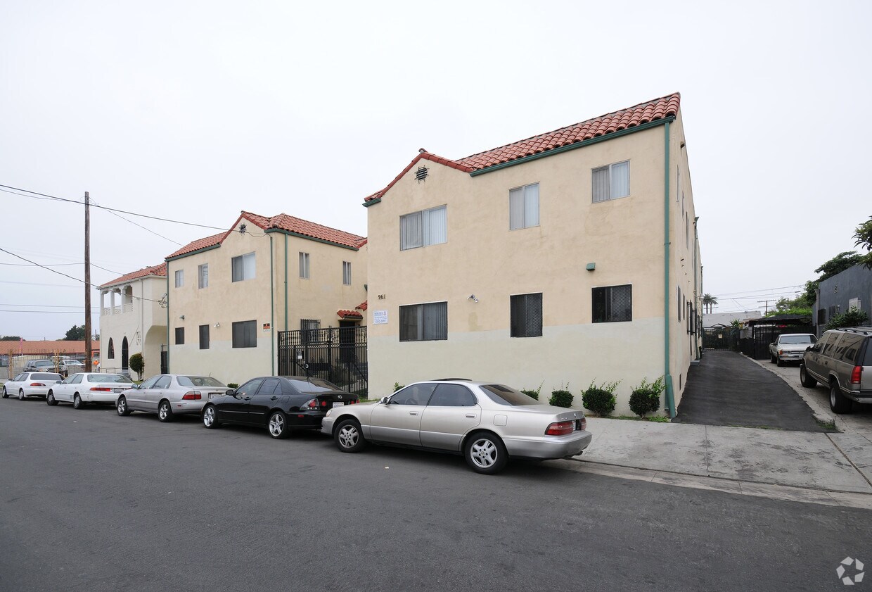 Foto principal - 961 W 43rd St