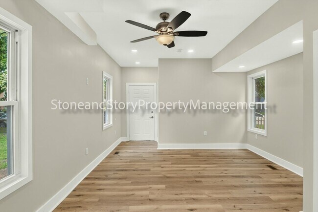 Building Photo - 414 NE Grattan St